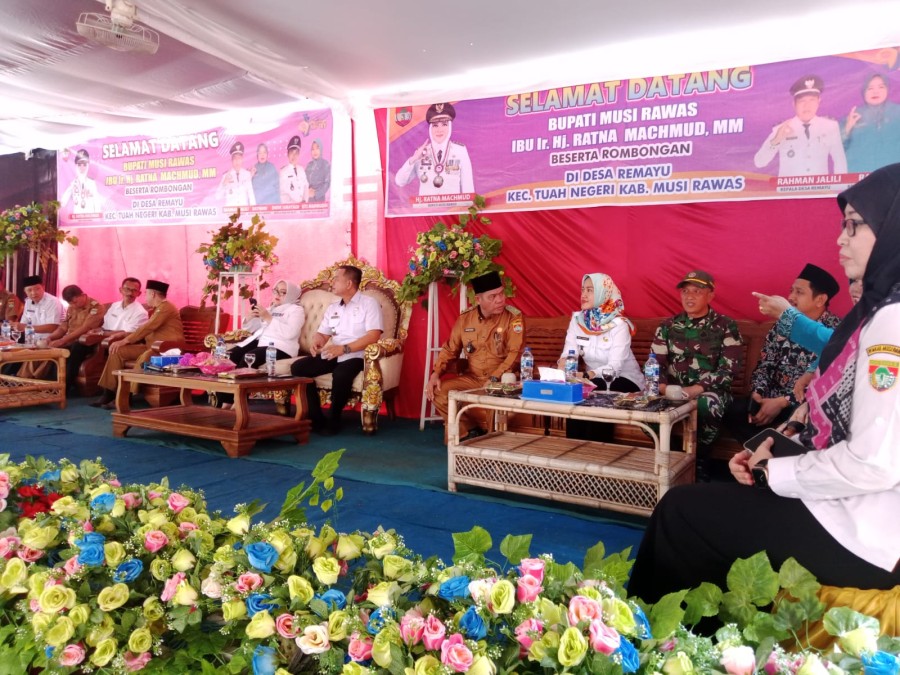 DANRAMIL MUARA KELINGI HADIR PADA ACARA PENYERAHAN BANTUAN AMBULANCE DI DESA REMAYU