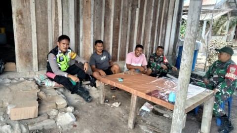 Giat komsos Bhabinkamtibmas dan Babinsa Bincang Santai Bersama warga Binaan Karang Dapo