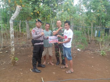 Cegah Dini Dan Deteksi Dini Babinsa Koramil 406-08/Lubuklinggau Serka Yudi Santoso Melaksanakan Patroli Karhutla Di Wilayah Binaan