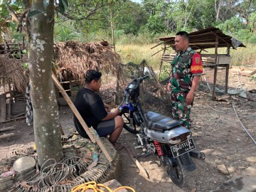 Jalin Keakraban Dengan Mitra Karib, Babinsa jalin komsos di wilayah binaan