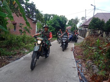 Wujudkan Wilayah Tetap Kondusif, Babinsa Koramil 406-10/LT Melaksanakan Patroli Wilayah
