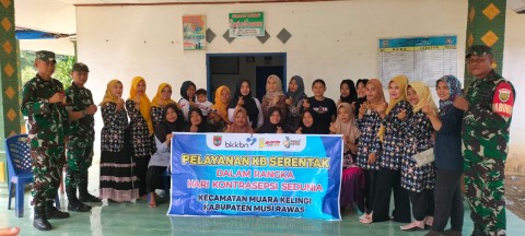 Pendampingan Pelayanan KB Serentak Oleh Babinsa Koramil 406-05/Muara Kelingi Dalam Rangka Hari Kontrasepsi Sedunia