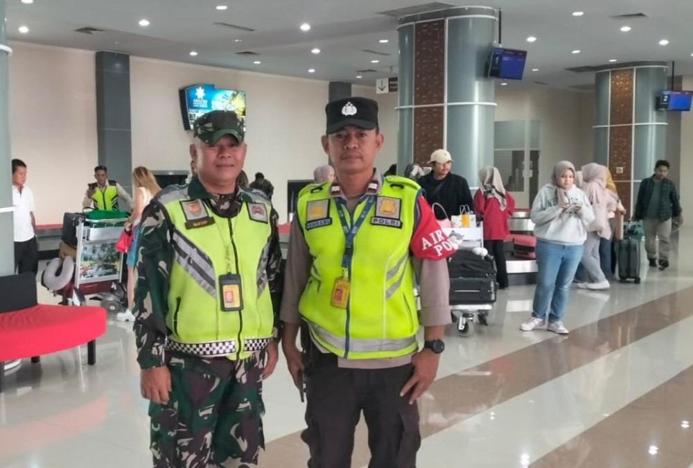 Pastikan Keamanan Bandara, Sertu Martan Babinsa Koramil 406-10/LT Monitoring Objek Vital Bandara