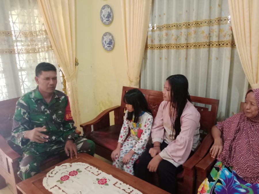 Untuk Meningkatkan Hubungan Baik dan Menyampaikan Informasi, Sertu Aman Syah Kunjungan Ke Rumah Warga Binaannya