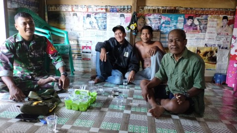 Jalani rasa keakraban, Babinsa melaksanakan giat komsos