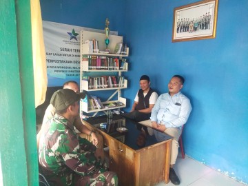 Serda tugiyanto Babinsa Koramil 406-04/Muara Lakitan jalin silaturahmi dan keakraban bersama perangkat desa Wonosari