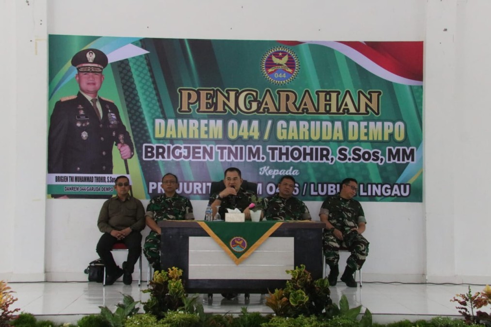 Personel Kodim 0406 Lubuk Linggau Menerima Pengarahan Dari Danrem 044/Gapo