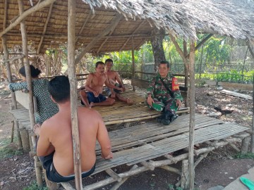 Serda Rilly Apriansyah Tingkatkan Pembinaan Teritorial melalui Komunikasi Sosial di Desa Tanjung