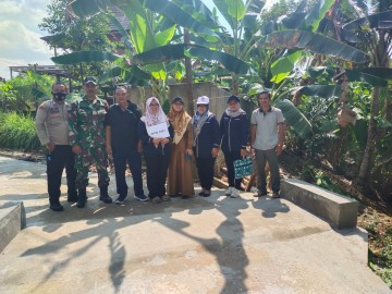 Peltu Zulrahman dan Bhabinkamtibmas Bersama Pihak Desa Lakukan Pengecekan Titik 100 di Desa Muara Kati Lama