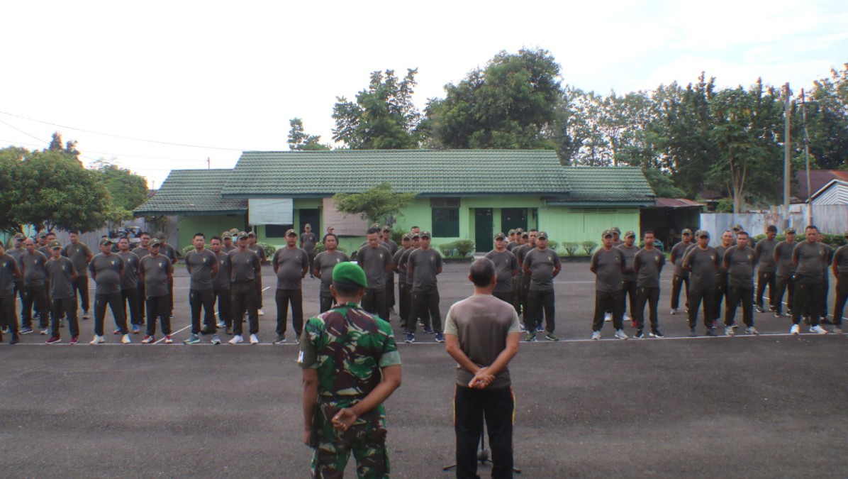 KASDIM 0406/LUBUKLINGGAU LAKSANAKAN APEL PENGECEKAN SEBELUM OLAHRAGA BERSAMA