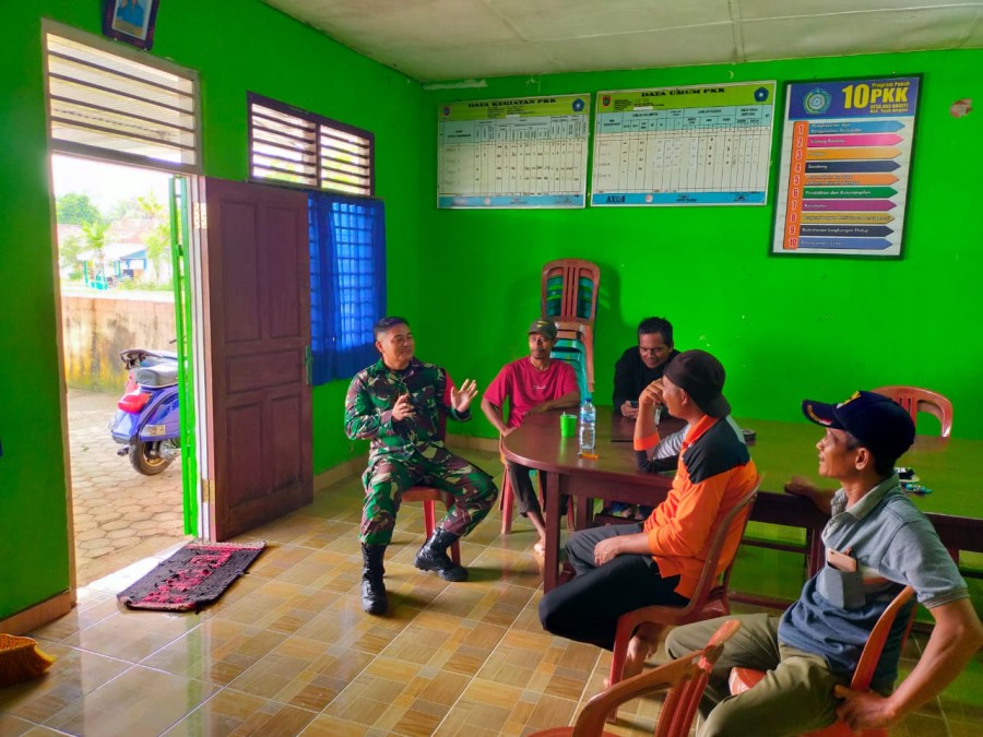 Babinsa Koramil 406-05/Muara Kelingi Kunjungi Kantor Desa untuk Silaturahmi dan Tingkatkan Kerjasama