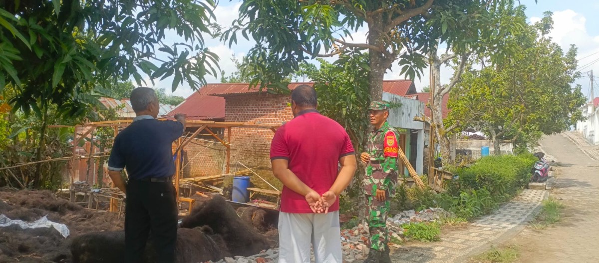 Babinsa Koramil 406-10/Linggau Timur Melaksanakan Komsos Bersama Warga