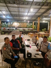 Babinsa Koramil 406-06/Tugumulyo Hadiri Penyerahan Hadiah Juara Turnamen AKP “Sultan” Paslon-02 di Desa Trikoyo.