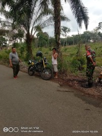 Babinsa Koramil 406-08/Lubuklinggau Laksanakan Komsos dengan Lurah dan RT, Tinjau Titik Nol Pembuatan Parit di Kelurahan Belalau