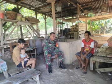 Babinsa Koramil 406-02/Rawas Ilir Kunjungi Warga Binaan di Desa Bina Karya