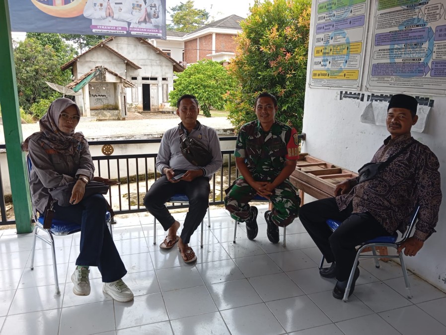 Babinsa Koramil 406-04/Muara Lakitan Jalin Silaturahmi dengan Perangkat Desa Megang Sakti V