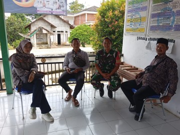Babinsa Koramil 406-04/Muara Lakitan Jalin Silaturahmi dengan Perangkat Desa Megang Sakti V