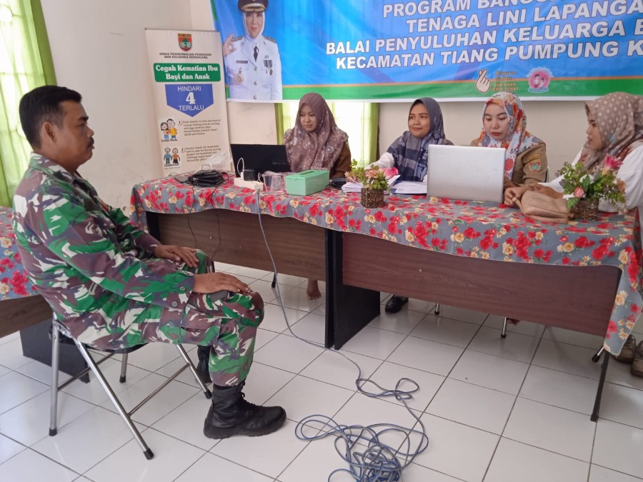 Peltu Zulkarnain, Babinsa Koramil 406-06/Tugumulyo, Jalin Silaturahmi di Balai Penyuluhan KB Kecamatan TPK, Kabupaten Musi Rawas