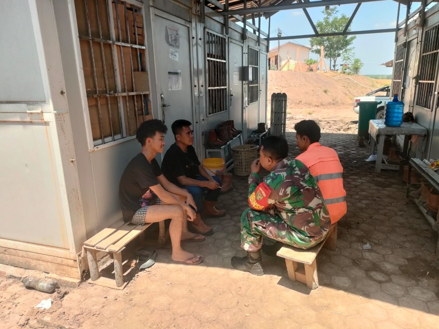 Babinsa Koramil 406-02/Rawas Ilir Ajak Pemuda Desa Bina Karya Cegah Kenakalan Remaja Sejak Dini