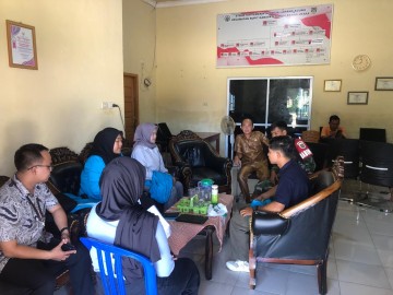 Serda Fauzi, Babinsa Koramil 406-03/Rupit, Melaksanakan Kegiatan Komsos di Desa Lawang Agung