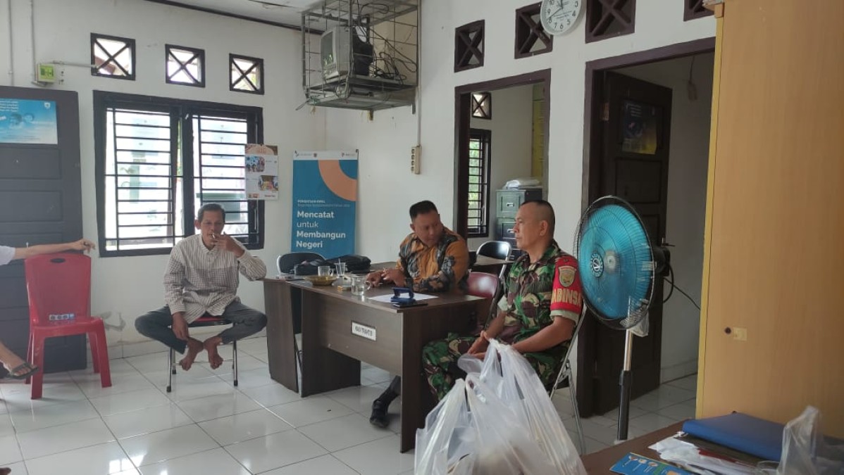 Serka Yudi Santoso Laksanakan Komsos Bersama Lurah dan Warga Bahas Keamanan dan Kebersihan Lingkungan