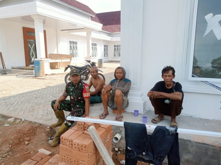 Babinsa Koramil 406-03/Rupit Laksanakan Giat Komsos di Desa Sungai Jernih