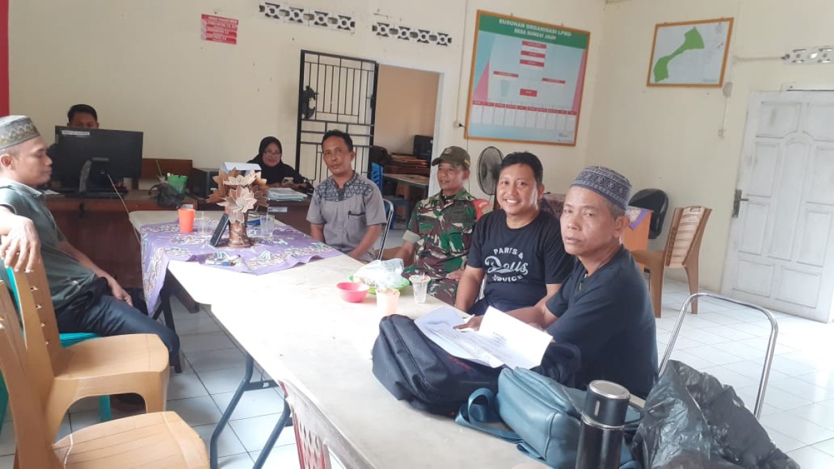 Babinsa Koramil 406-01/Rawas Ulu Laksanakan Komsos di Desa Sungai Jauh