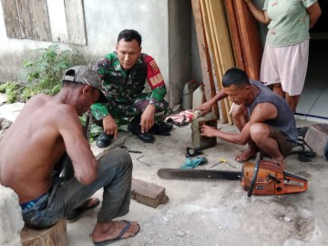 Babinsa Koramil 406-05/Muara Kelingi Laksanakan Komsos Bersama Warga