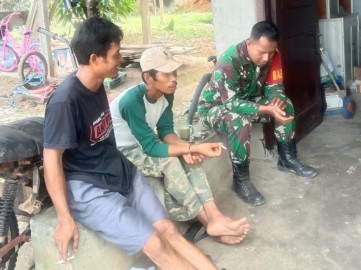 Babinsa Koramil 406-04/Muara Lakitan Laksanakan Silaturahmi dengan Warga Desa Marga Puspita