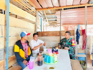Babinsa Koramil 406-02/Rawas Ilir Gelar Komsos di Desa Beringin Makmur II