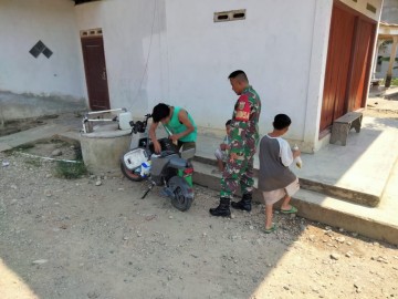 Koptu Eko Wibowo, Babinsa Koramil 406-02/Rawas Ilir, Gelar Komsos dengan Warga Desa Karang Dapo 1