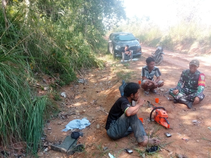 Babinsa Koramil 406-07/Jayaloka Serka Mizan Kunjungi Desa Ngestiboga 2