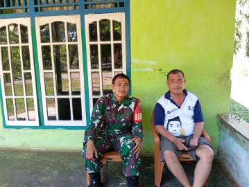Babinsa Koramil 406-04/Muara Lakitan Serma Taufik H Menjalin Silaturahmi dengan Tokoh Pemuda Kelurahan Megang Sakti I