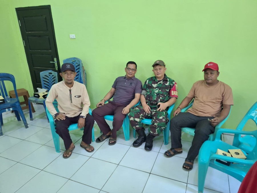 Babinsa Koramil 406-03/Rupit Lakukan Komsos dengan Warga Desa Rupit