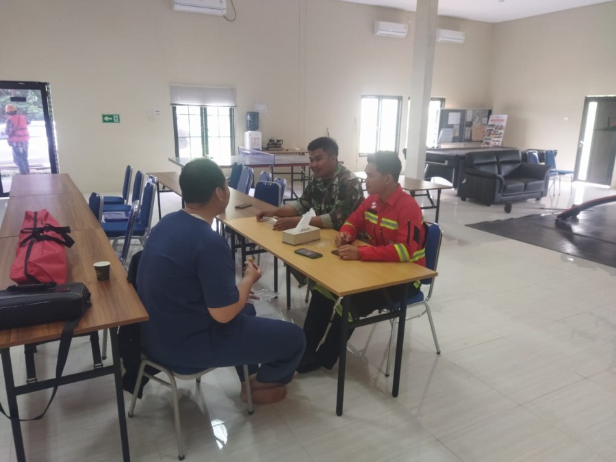 Babinsa Koramil 406-02/Rawas Ilir Laksanakan Komsos di Desa Ketapat Bening