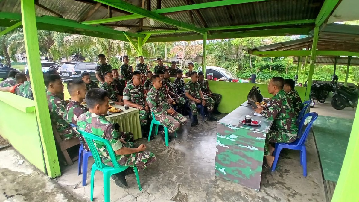 Danramil Kapten Inf Agus Cahyono Berikan Pengarahan Kepada Para Babinsa