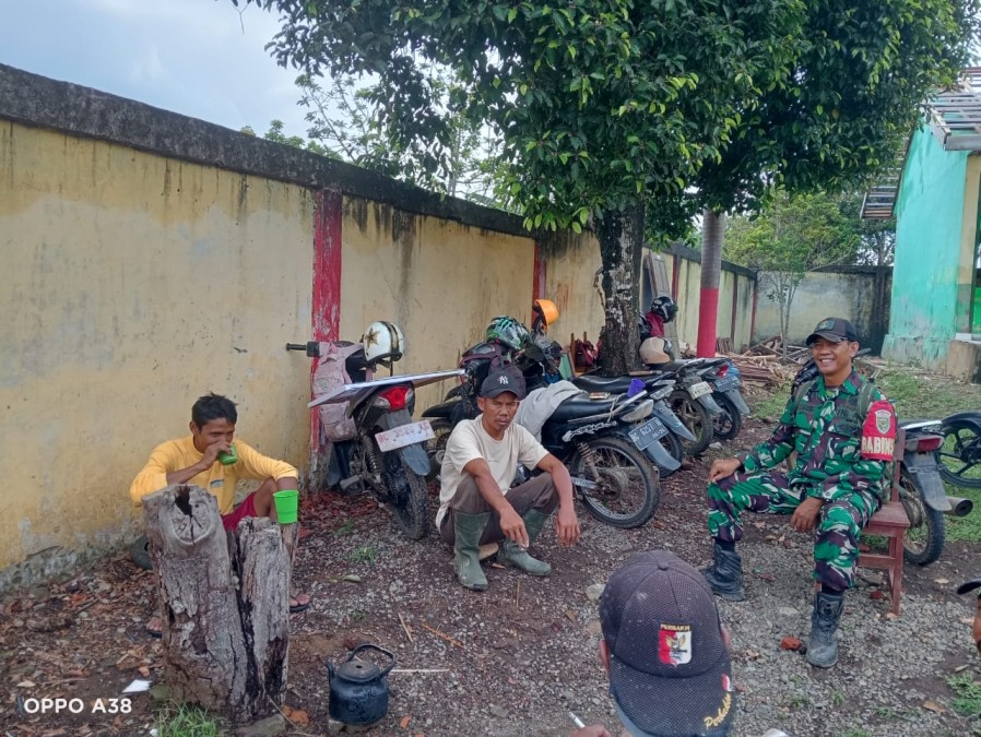 Babinsa Koramil 406-08/Lubuk Linggau Ajak Warga Tingkatkan Kesadaran Kesehatan dan Keamanan