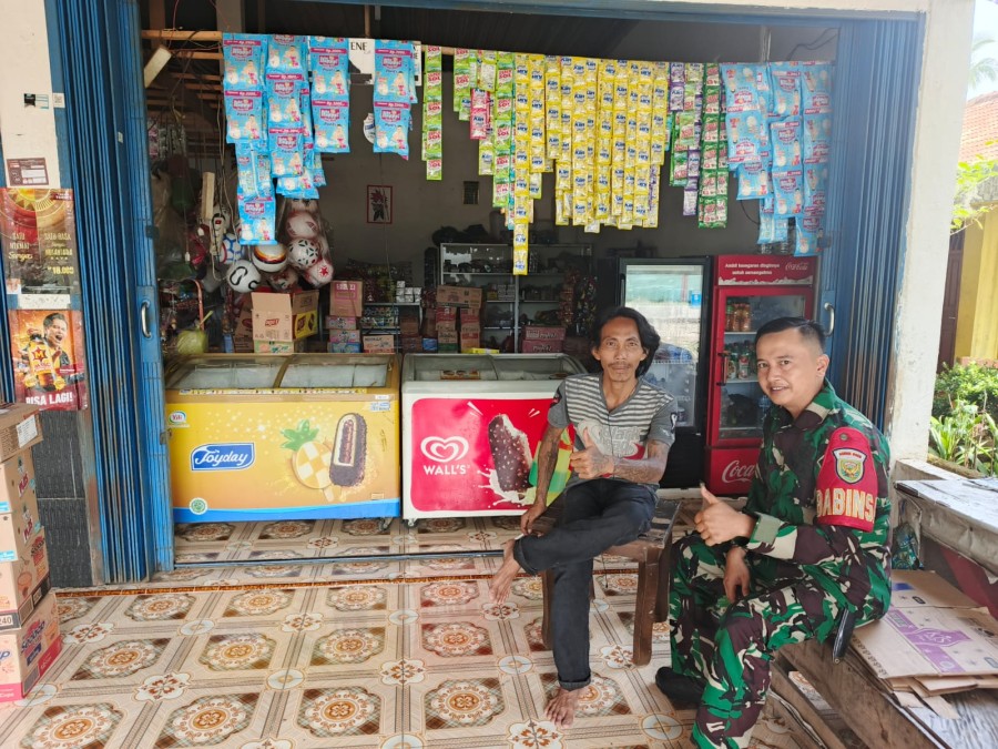 Babinsa Koramil 406-06/Tugumulyo Koptu Supendi Jalin Komsos dengan Masyarakat Pengusaha UMKM di Desa Simpang Gegas Temuan