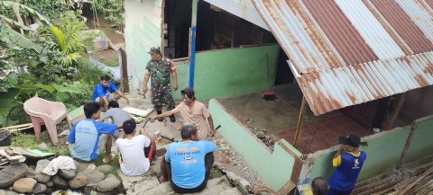 Babinsa Koramil 406-08/Lubuk Linggau Laksanakan Monitoring Program RTLH di Wilayah Binaan