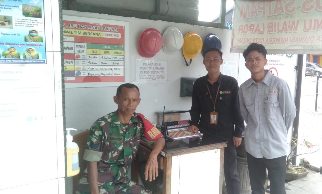 Babinsa Serma Suwartono Laksanakan Kunjungan Silaturahmi dan Komunikasi Sosial dengan Security dan Petugas Parkir RSIA Dwisari Lubuk Linggau