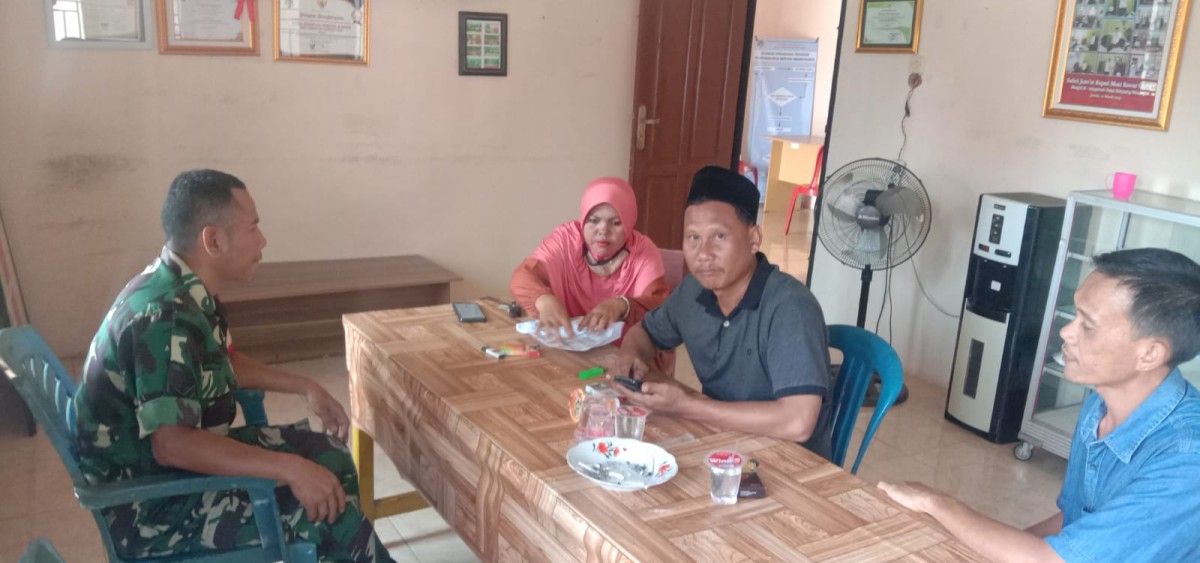 Babinsa Koramil 406-01/Rawas Ulu Jalin Silaturahmi dengan Kades Simpang Nibung
