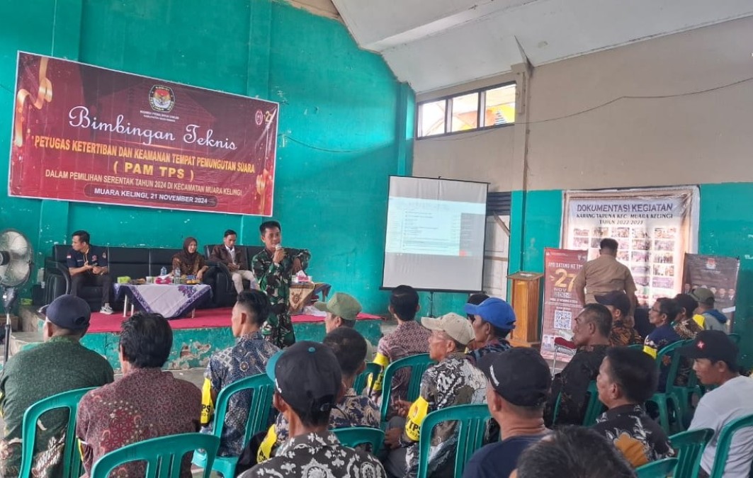 Sertu Samer Berikan Materi pada Kegiatan Bimbingan Teknis Petugas PAM TPS di Kecamatan Muara Kelingi