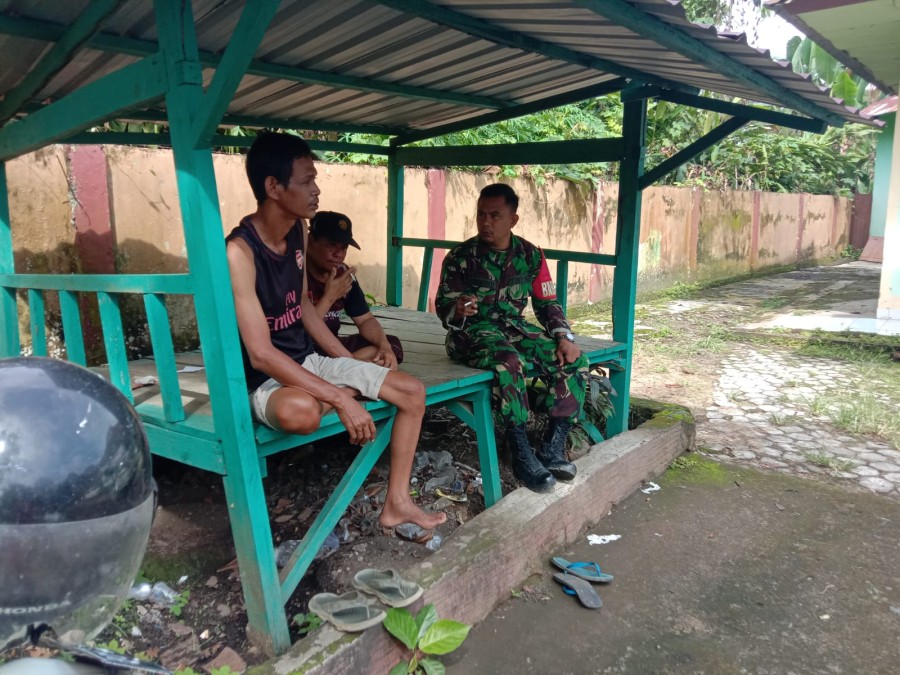 Babinsa Koramil 406-08/Lubuk Linggau Serda Purwoko Ajak Warga Sukseskan Pilkada Damai 2024