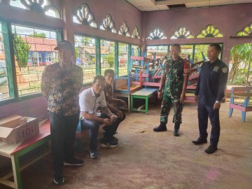 Babinsa Koramil 406-04/Muara Lakitan sertu tugiyanto Jalin Keakraban dengan Perangkat Desa di wilayah binaan