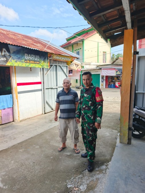 Koptu Supendi, Babinsa Koramil 406-06/Tugumulyo, Jalin Komsos dengan Tokoh Masyarakat untuk Ciptakan Situasi Aman dan Kondusif Pasca Pilkada