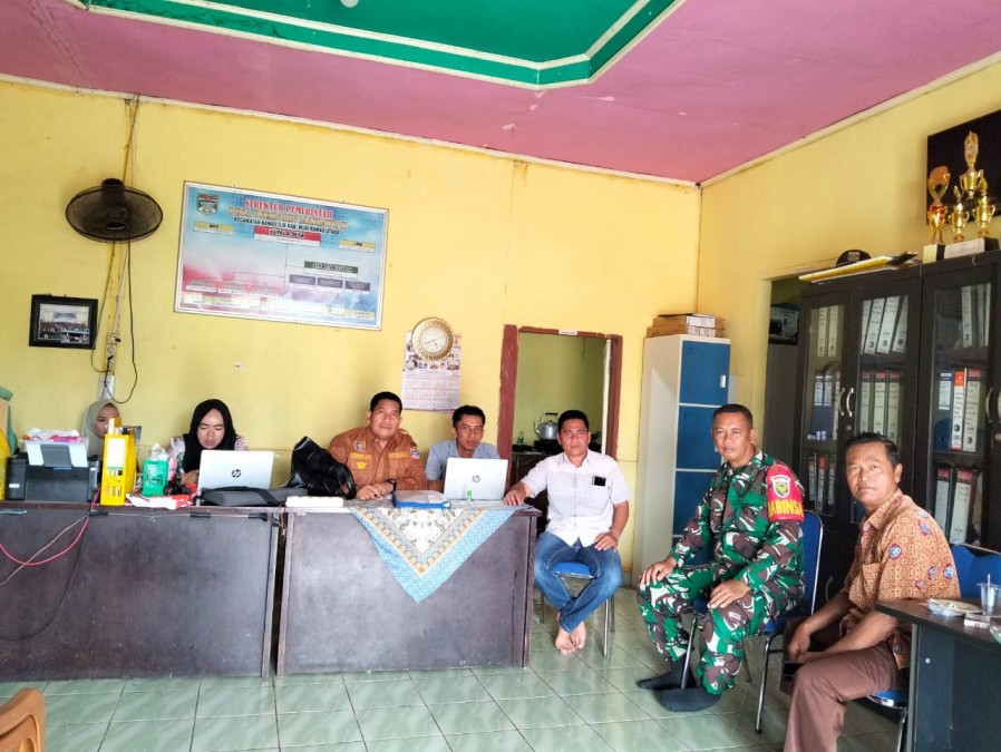 Babinsa Koramil 406-02/Rawas Ilir Laksanakan Komsos Bersama Warga