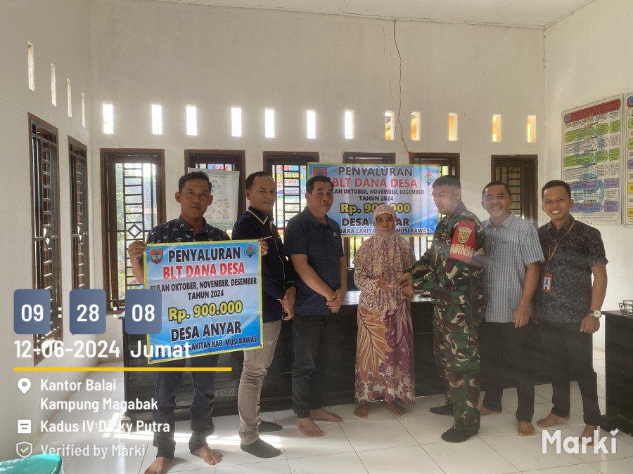 Sertu antoni Babinsa koramil 406-04/Muara Lakitan Hadiri Pembagian BLT di Desa Anyar