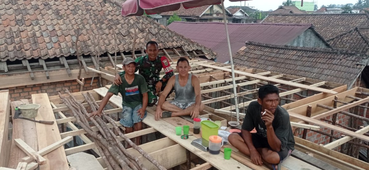 Babinsa Koramil 406-03/Rupit Jalin Kedekatan dengan Masyarakat Desa Bingin Rupit