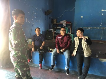 Babinsa Koramil 406-03/Rupit Tingkatkan Komsos dengan Masyarakat Desa Lawang Agung