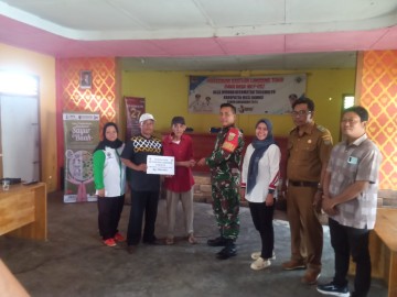 Serda Joko Babinsa Koramil 406-06/Tugumulyo Pastikan Pembagian BLT di Desa A Widodo Berjalan Aman dan Kondusif